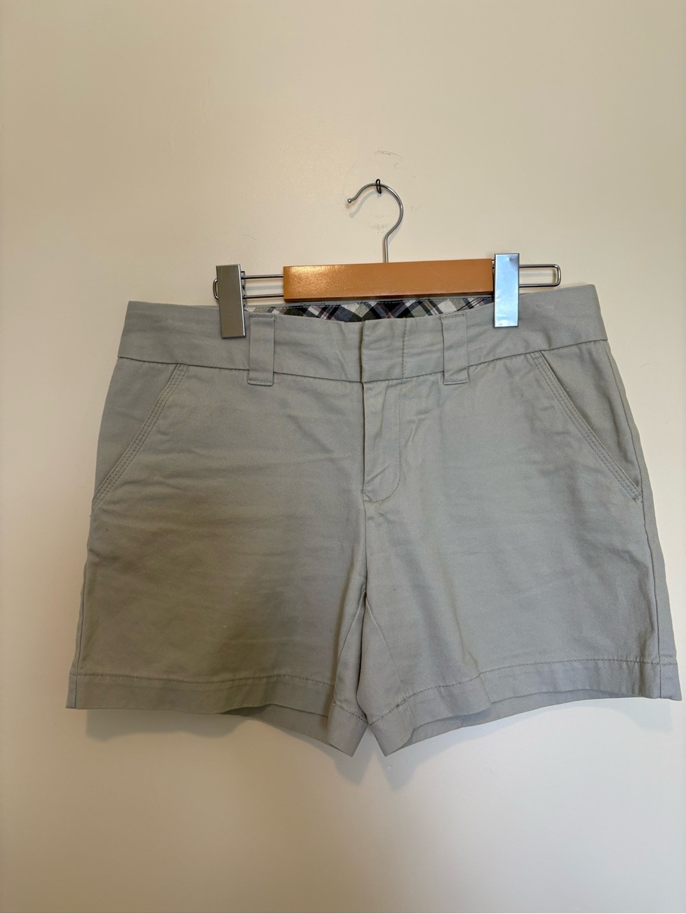 Tommy Hilfiger Tan Women's Chino Shorts with Belt Loops